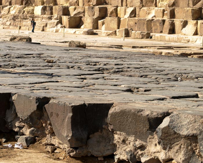 Plaza at Cheops Pyramid